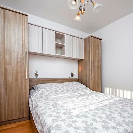 Villa Massilia Ровин Екстериор снимка