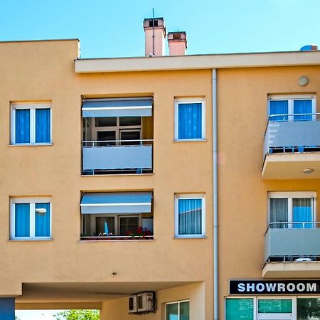 Villa Massilia Ровин Екстериор снимка